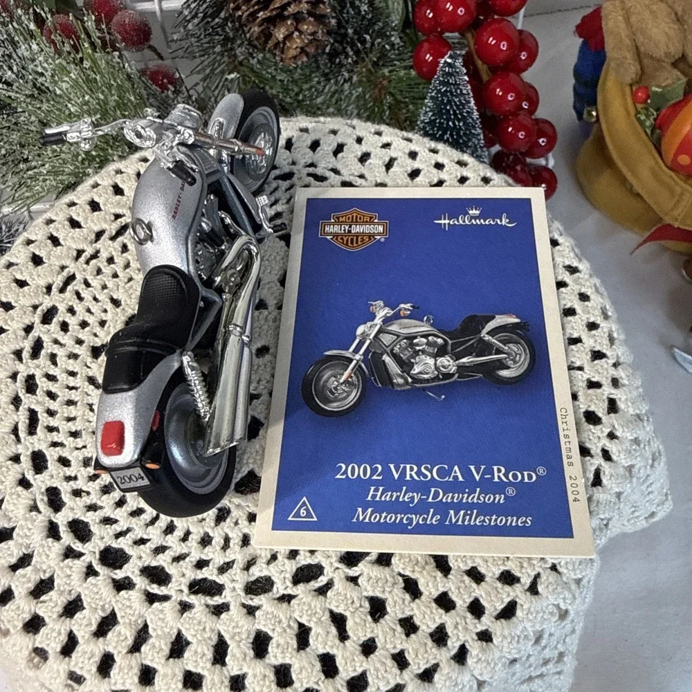 HALLMARK KEEPSAKE Harley-Davidson 2002 VRSCA V-Rod 2004 Christmas Ornament MIB